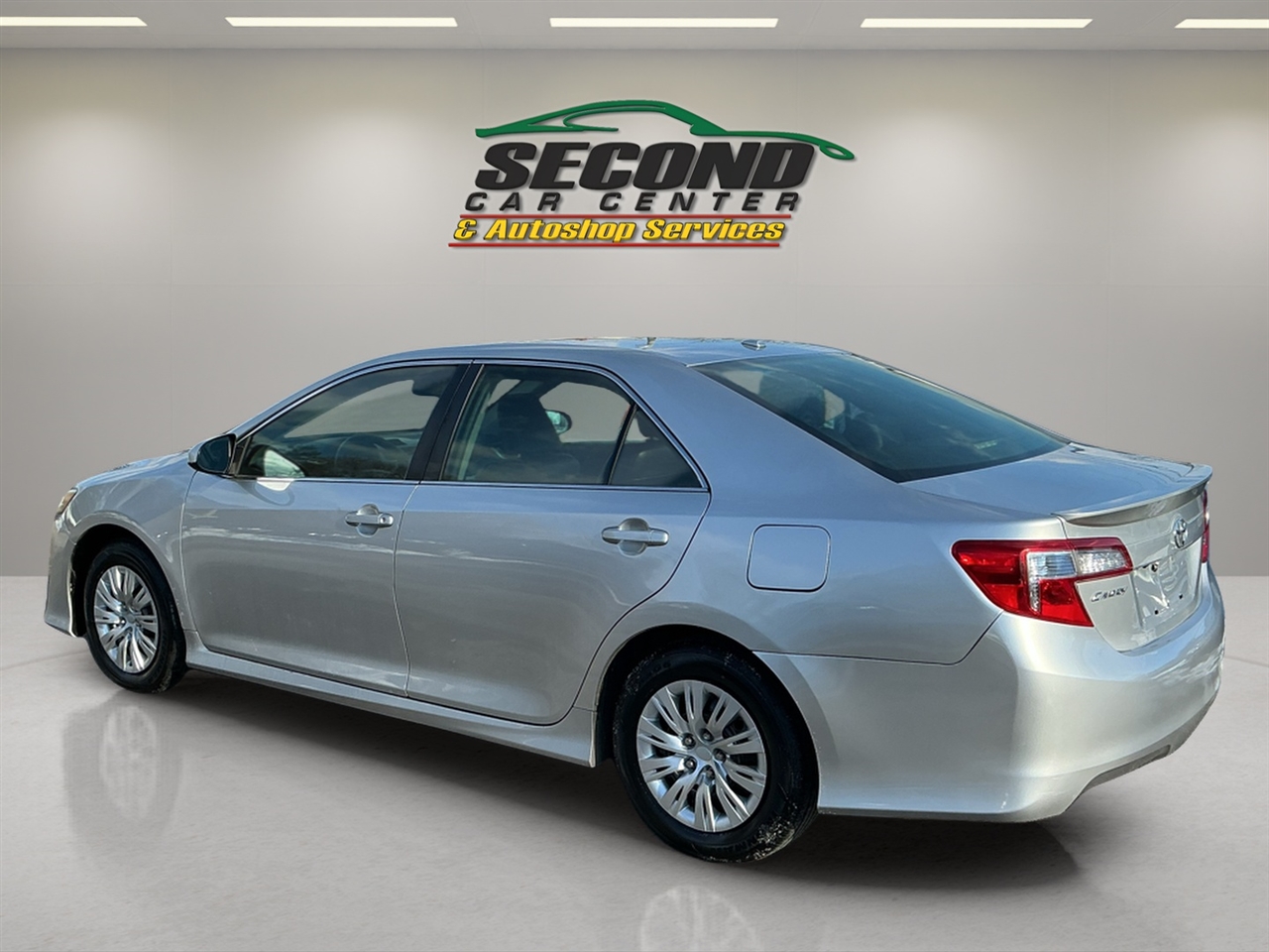 Toyota Camry 4dr Sdn I4 Auto XLE (Natl) 2013