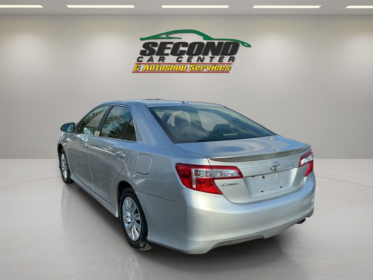 Toyota Camry 4dr Sdn I4 Auto XLE (Natl) 2013