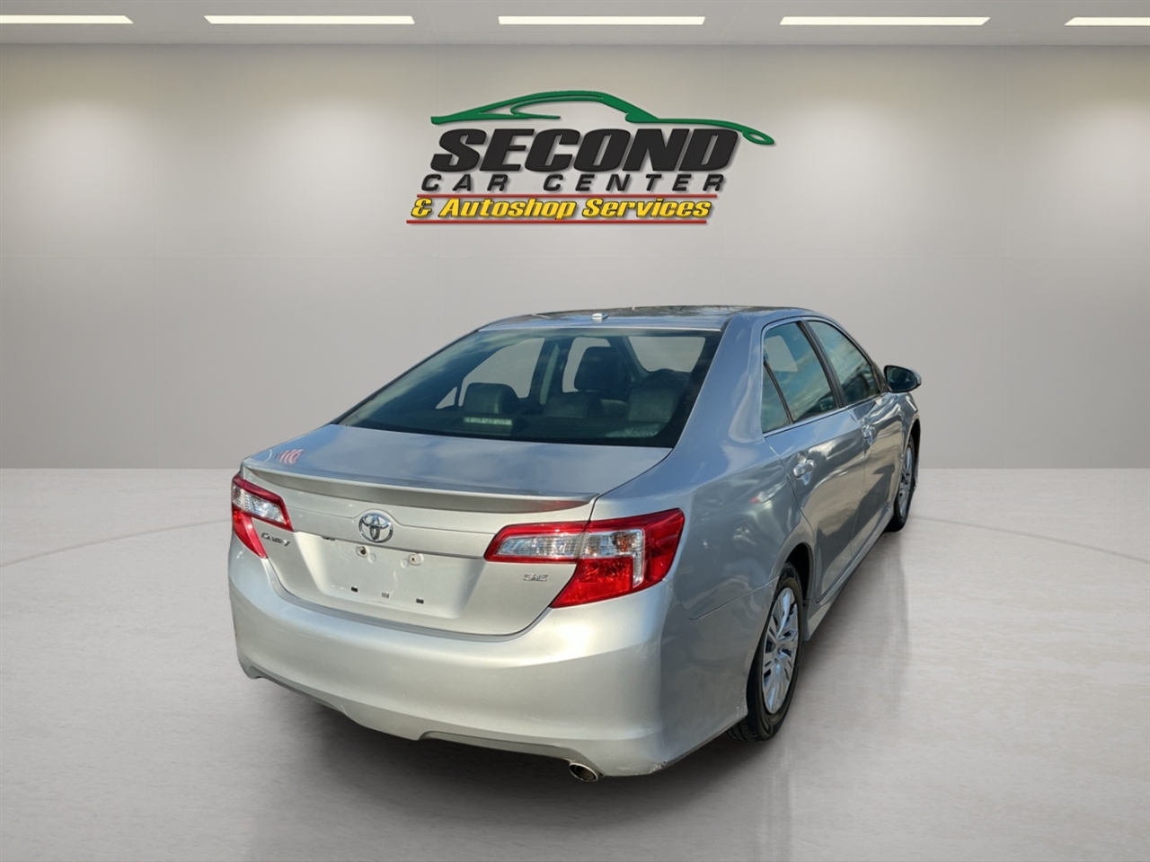 Toyota Camry 4dr Sdn I4 Auto XLE (Natl) 2013