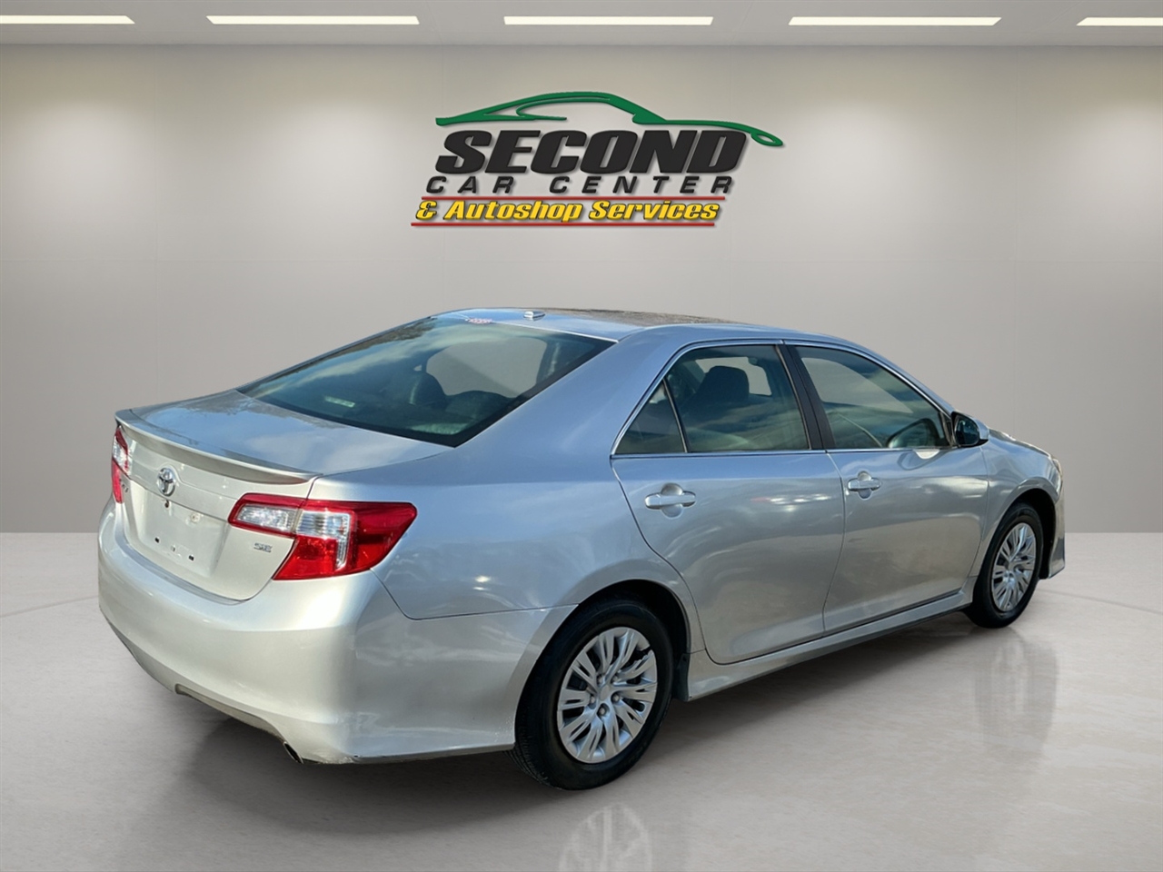 Toyota Camry 4dr Sdn I4 Auto XLE (Natl) 2013