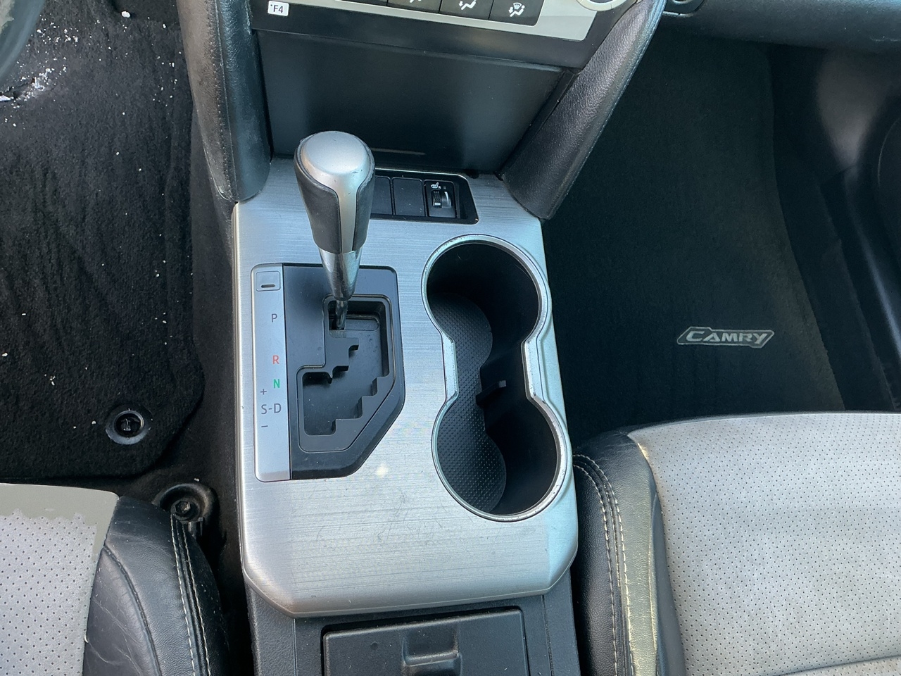 Toyota Camry 4dr Sdn I4 Auto XLE (Natl) 2013