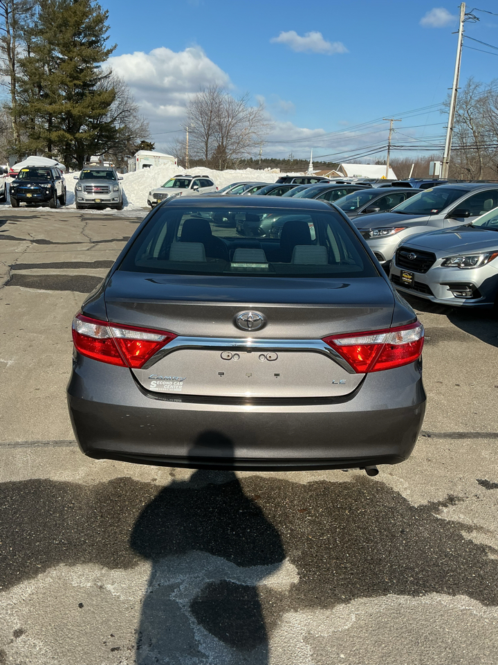 Toyota Camry 4dr Sdn LE Auto 2016