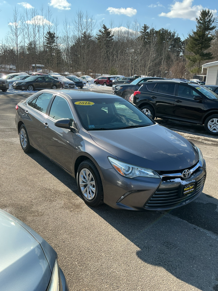 Toyota Camry 4dr Sdn LE Auto 2016