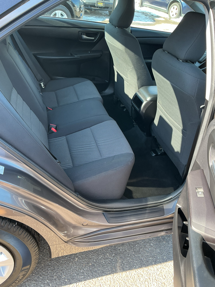 Toyota Camry 4dr Sdn LE Auto 2016