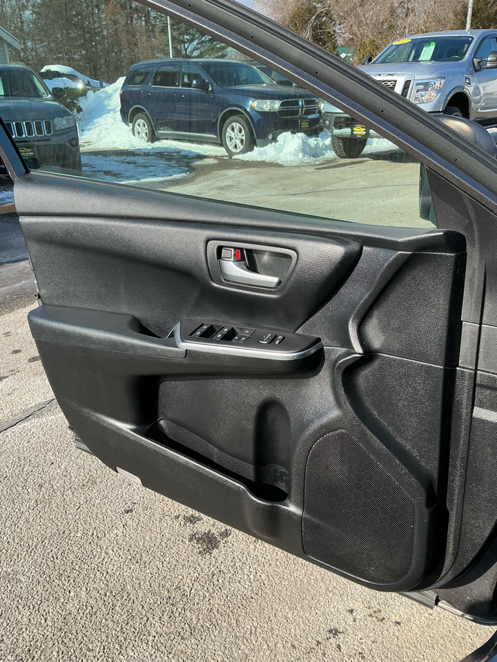 Toyota Camry 4dr Sdn LE Auto 2016