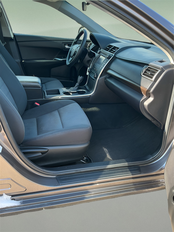 Toyota Camry 4dr Sdn LE Auto 2016