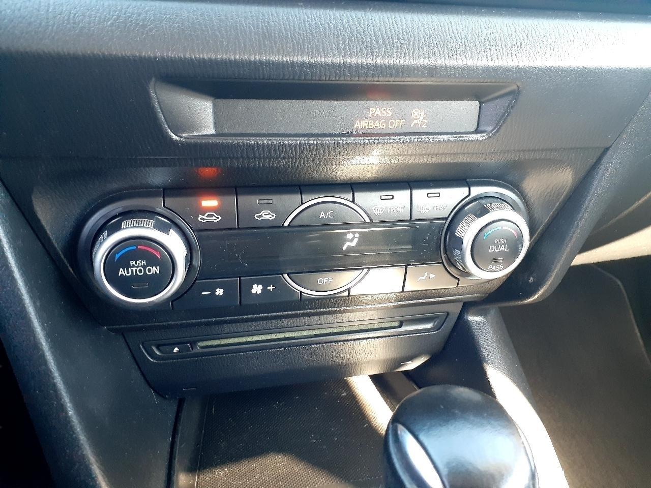 Mazda MAZDA3 4dr Sdn Auto i Touring 2014