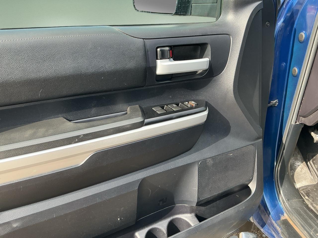 Toyota Tundra 4WD Truck Double Cab 4.6L V8 6-Spd AT SR5 (Natl) 2014