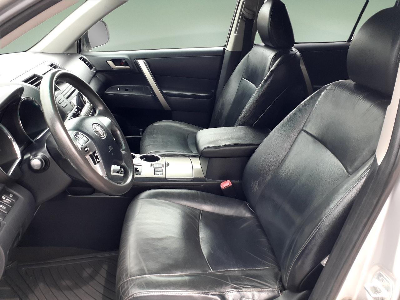 Toyota Highlander 4WD 4dr V6 Base (Natl) 2011