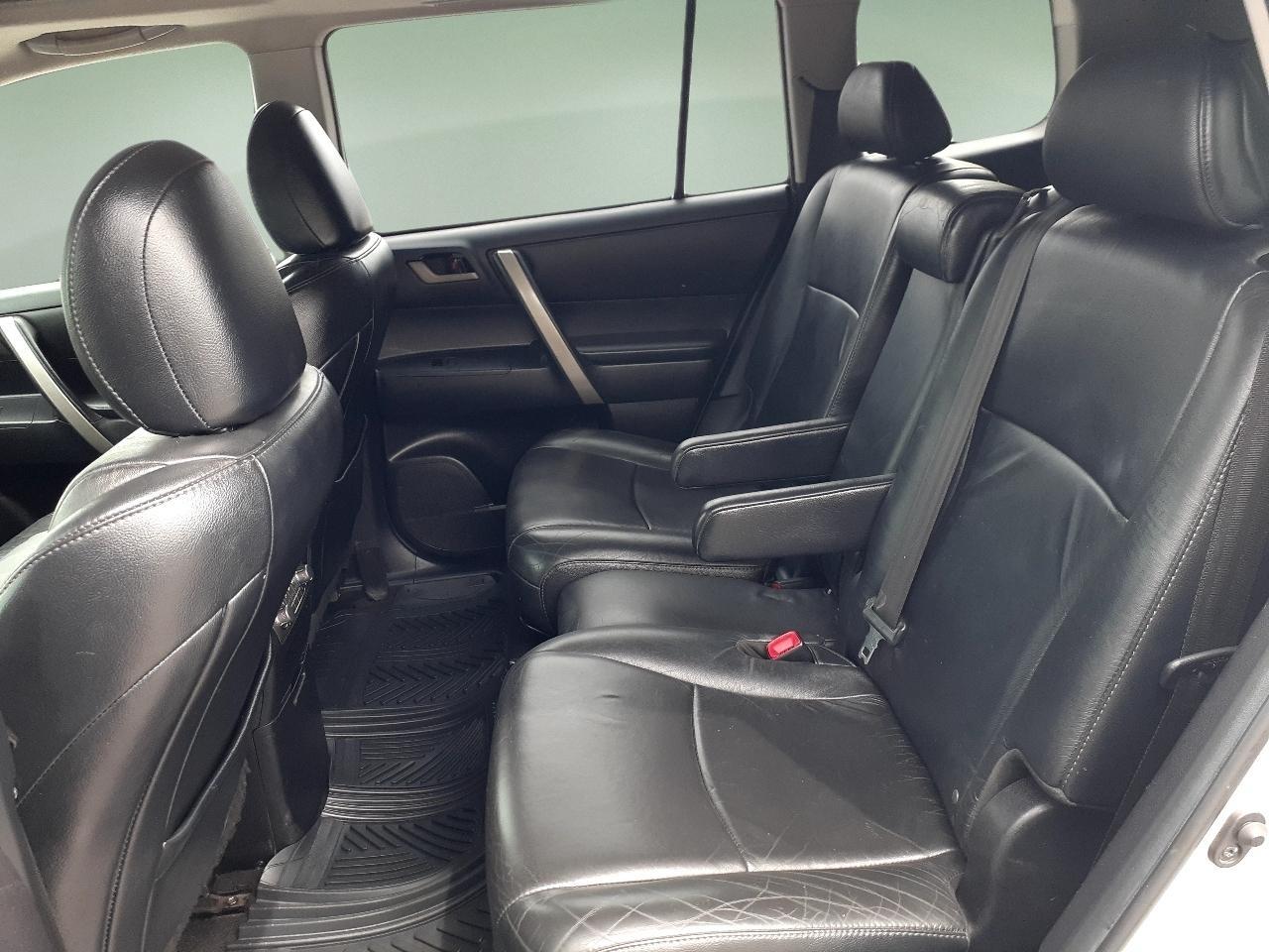 Toyota Highlander 4WD 4dr V6 Base (Natl) 2011