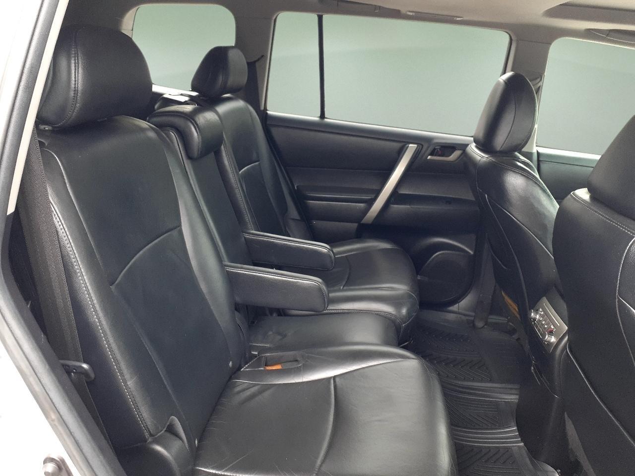 Toyota Highlander 4WD 4dr V6 Base (Natl) 2011