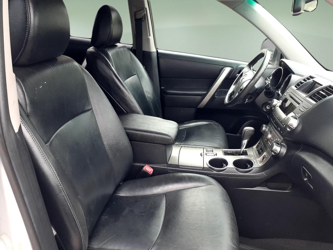 Toyota Highlander 4WD 4dr V6 Base (Natl) 2011