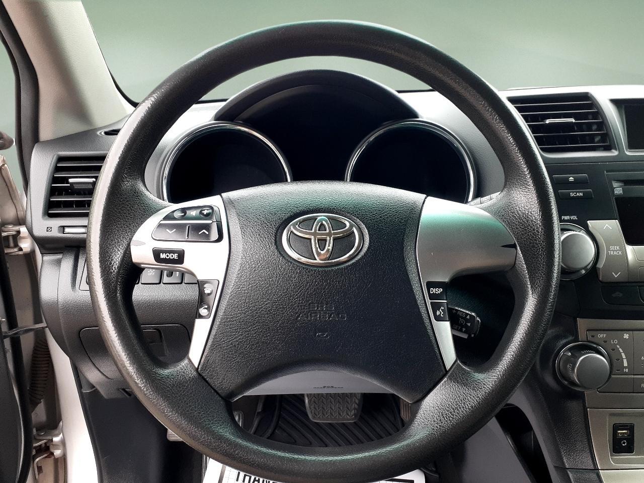 Toyota Highlander 4WD 4dr V6 Base (Natl) 2011