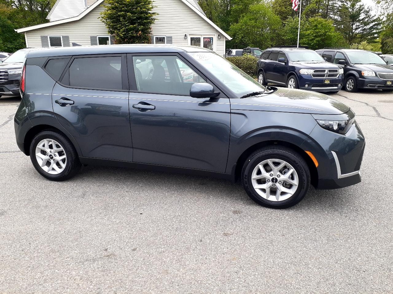 Kia Soul LX FWD 2025