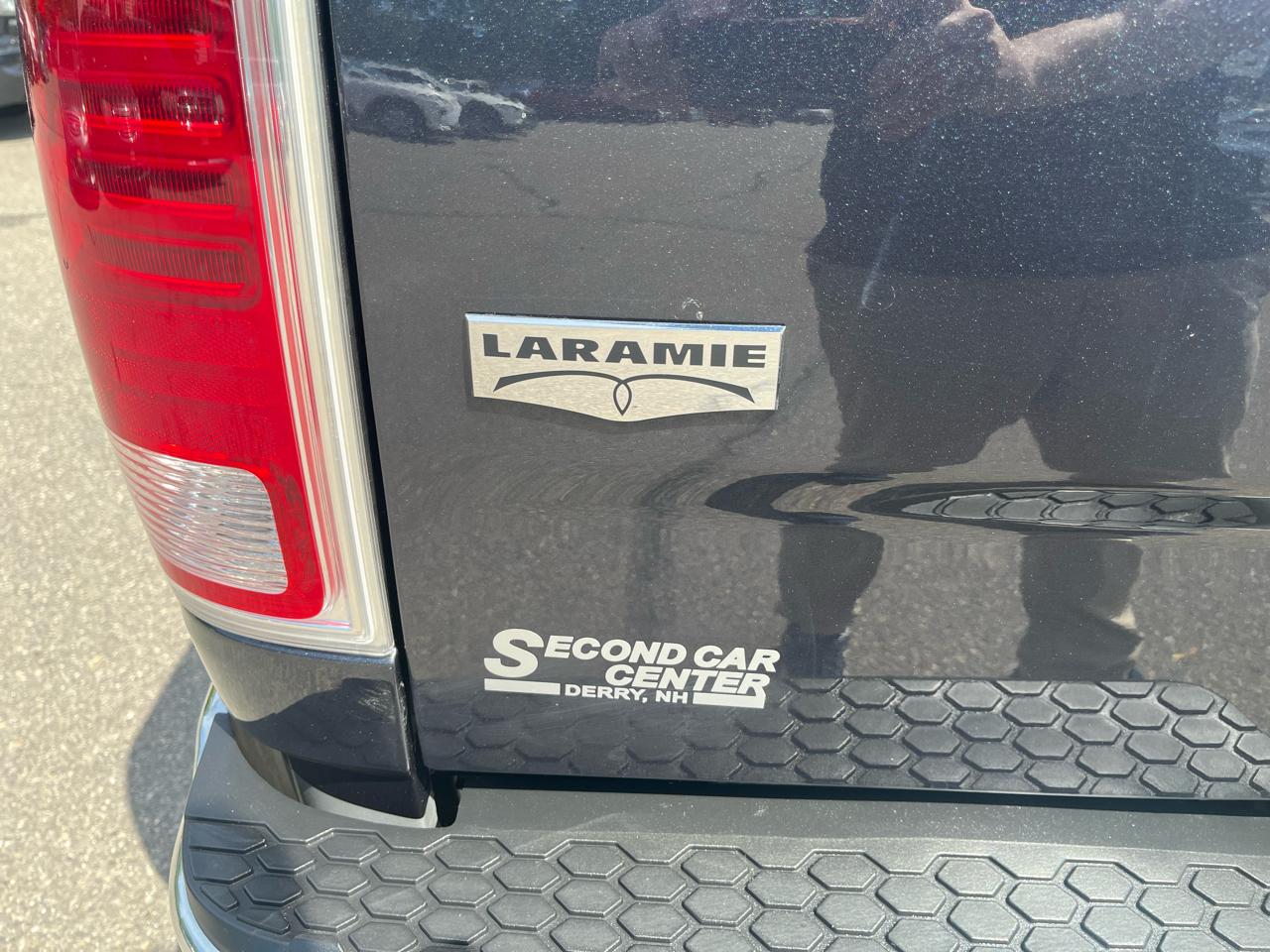 RAM 1500 4WD Quad Cab 140.5" Laramie 2014