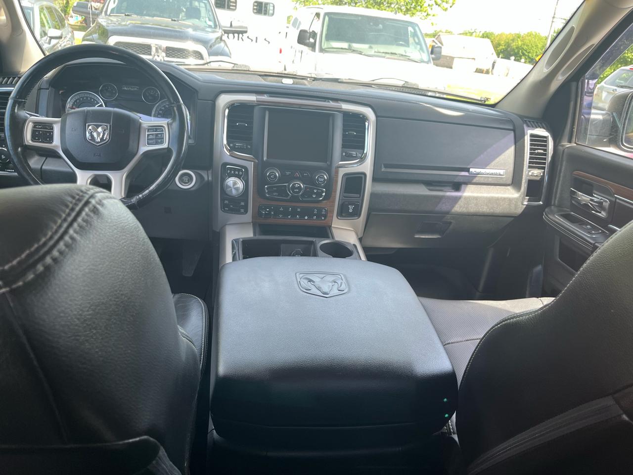 RAM 1500 4WD Quad Cab 140.5" Laramie 2014