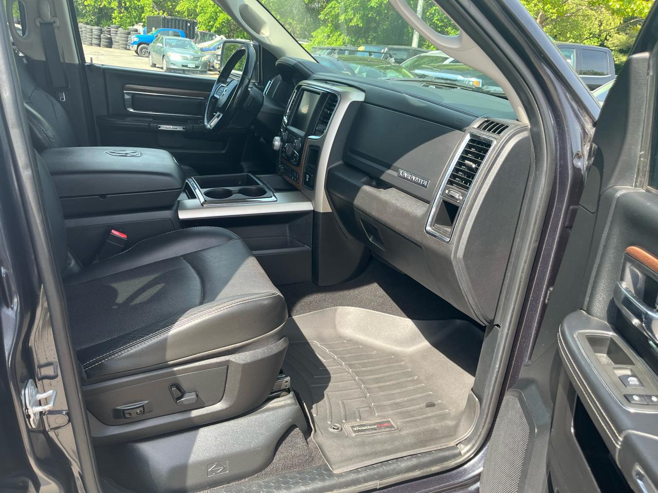 RAM 1500 4WD Quad Cab 140.5" Laramie 2014