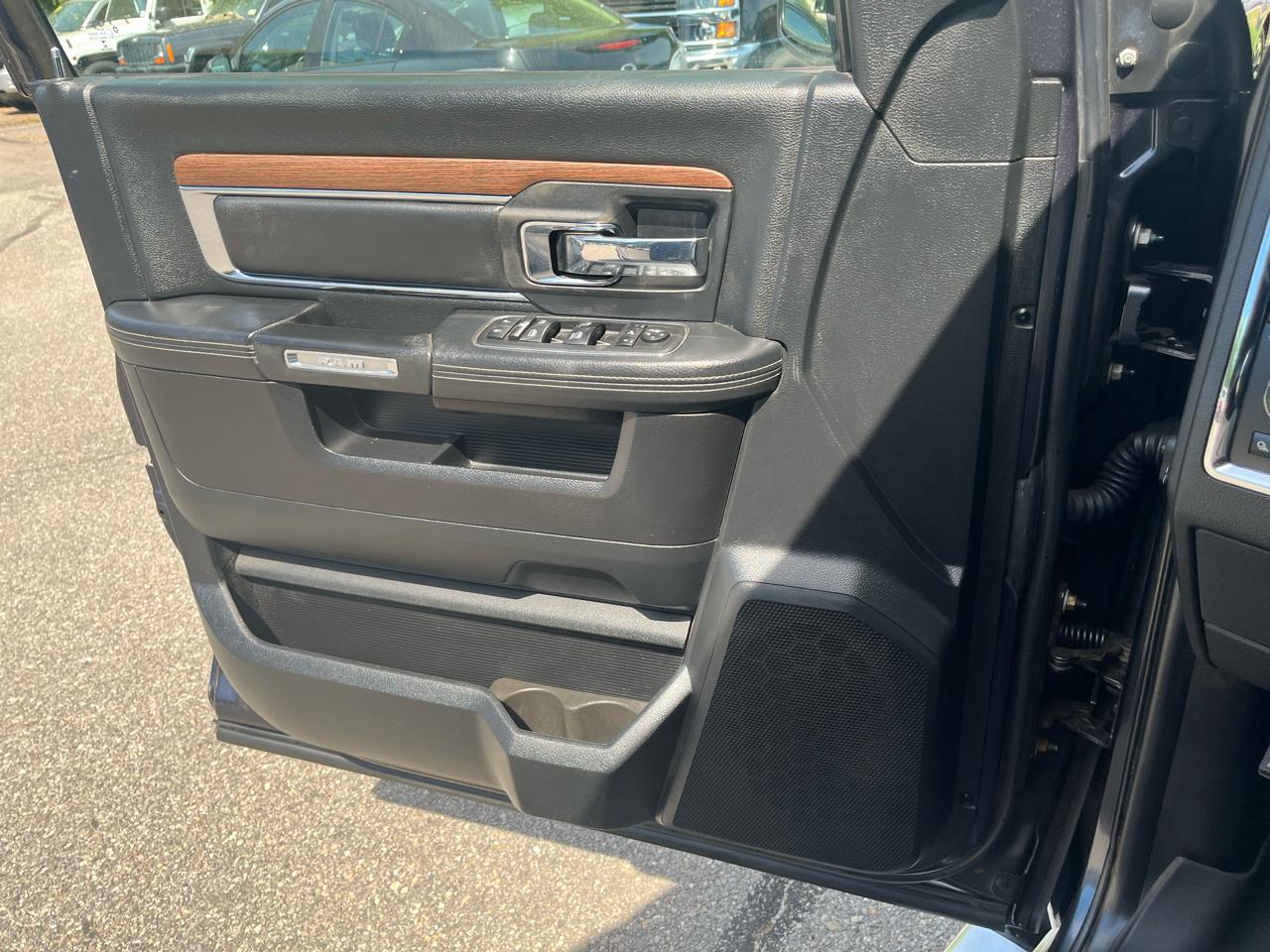 RAM 1500 4WD Quad Cab 140.5" Laramie 2014