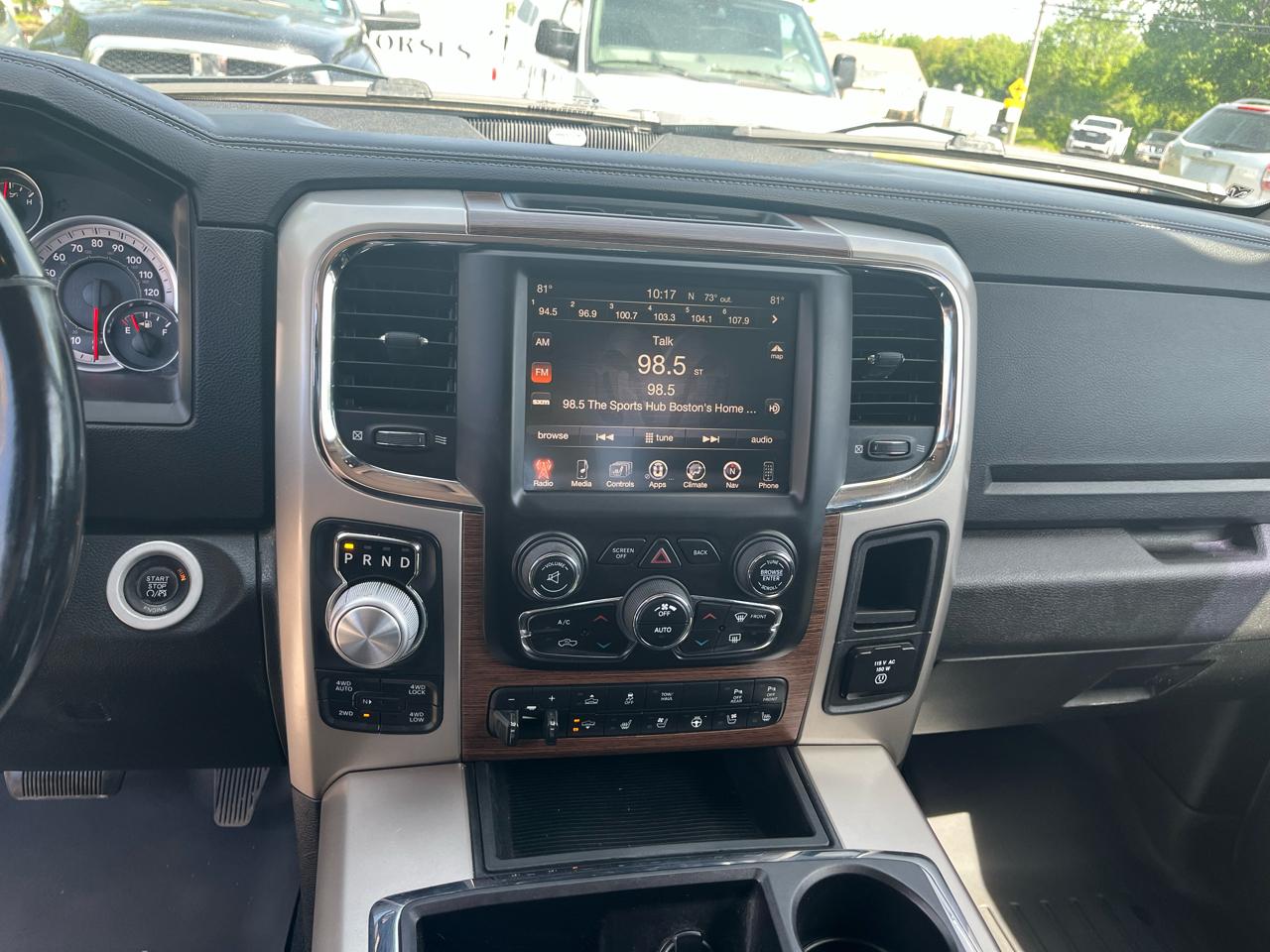 RAM 1500 4WD Quad Cab 140.5" Laramie 2014