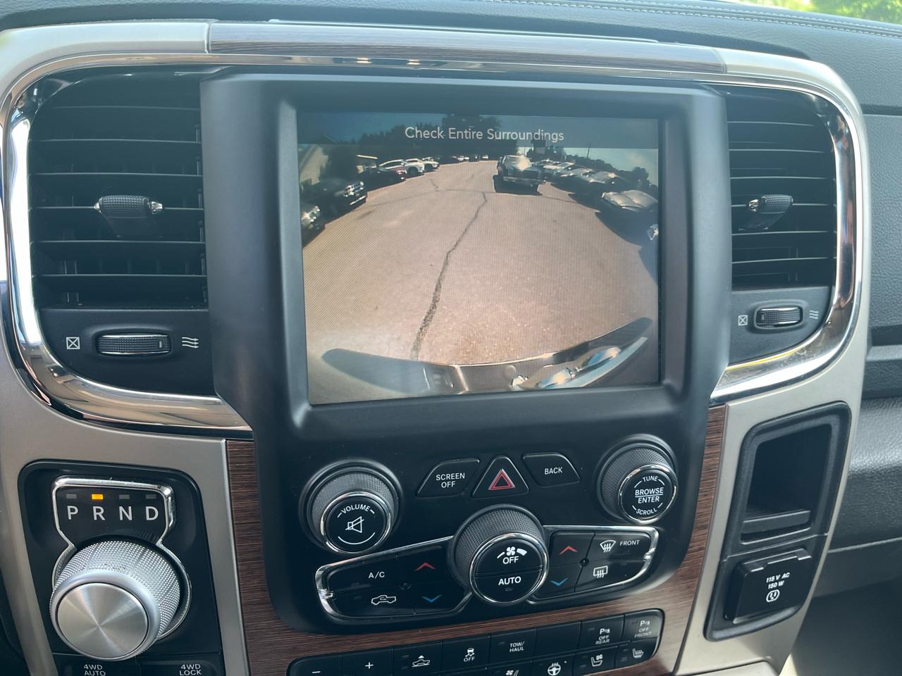 RAM 1500 4WD Quad Cab 140.5" Laramie 2014