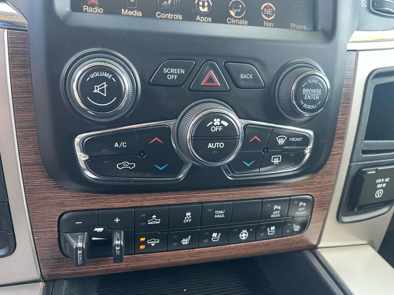 RAM 1500 4WD Quad Cab 140.5" Laramie 2014