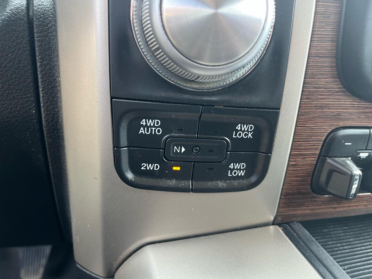 RAM 1500 4WD Quad Cab 140.5" Laramie 2014