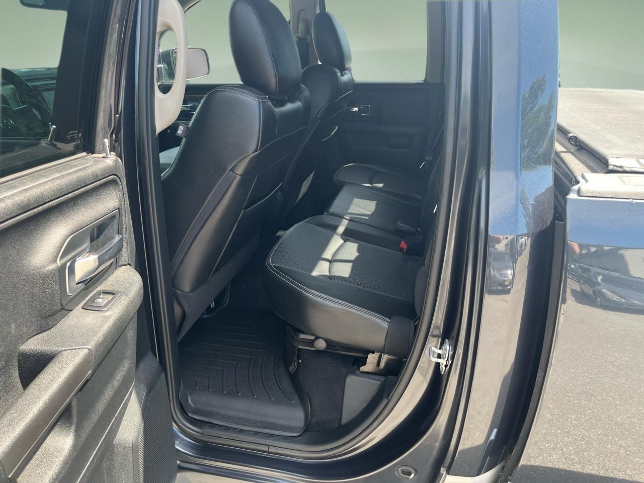 RAM 1500 4WD Quad Cab 140.5" Laramie 2014