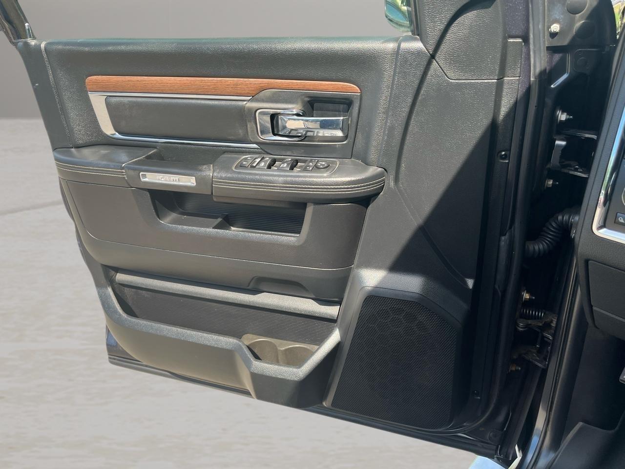 RAM 1500 4WD Quad Cab 140.5" Laramie 2014