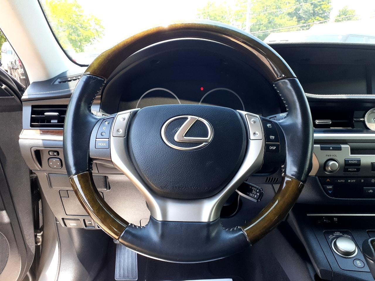 Lexus ES 350 4dr Sdn 2015