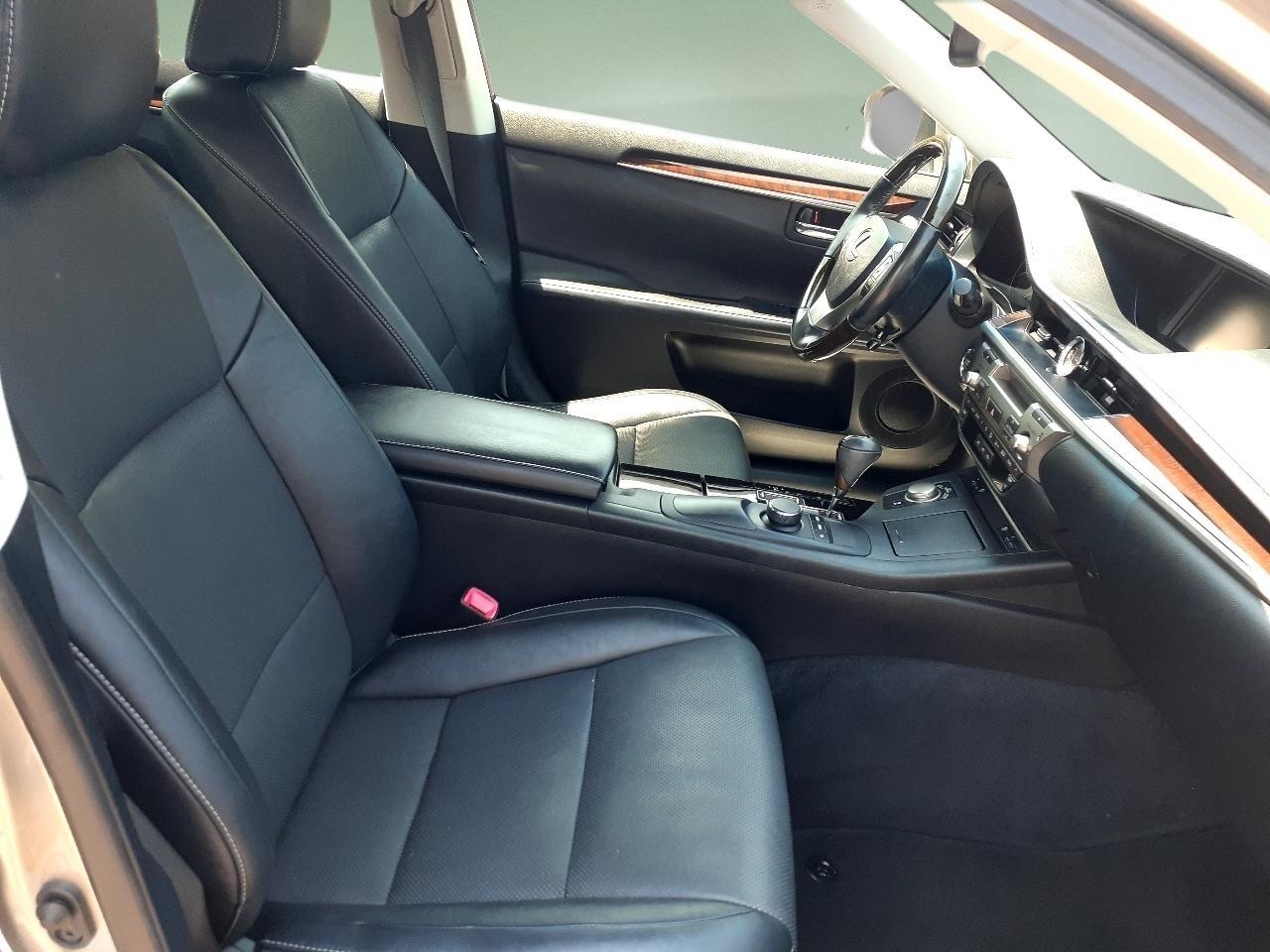 Lexus ES 350 4dr Sdn 2015