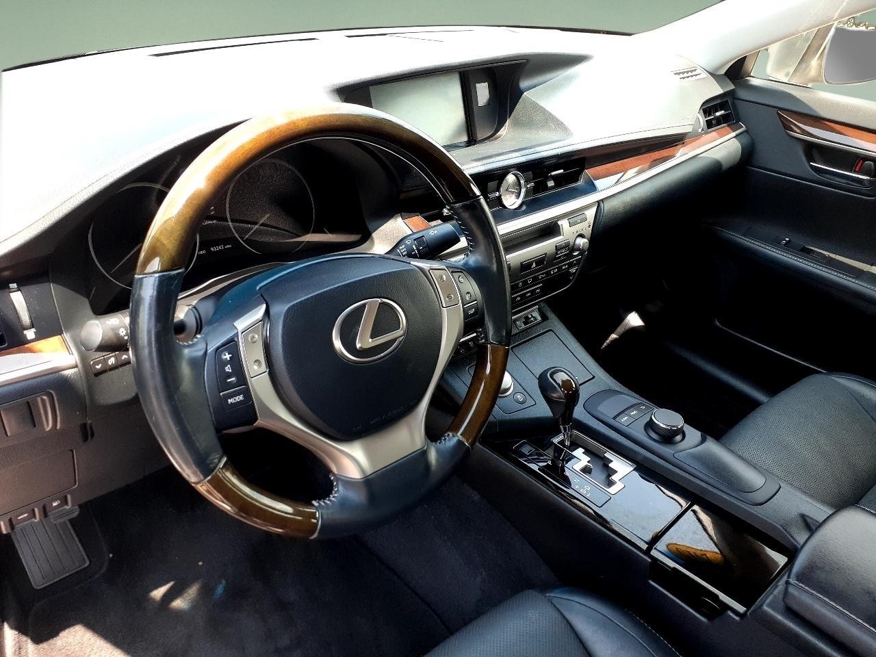 Lexus ES 350 4dr Sdn 2015