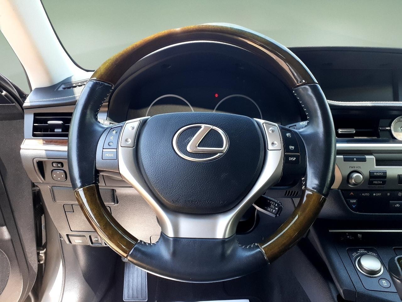 Lexus ES 350 4dr Sdn 2015