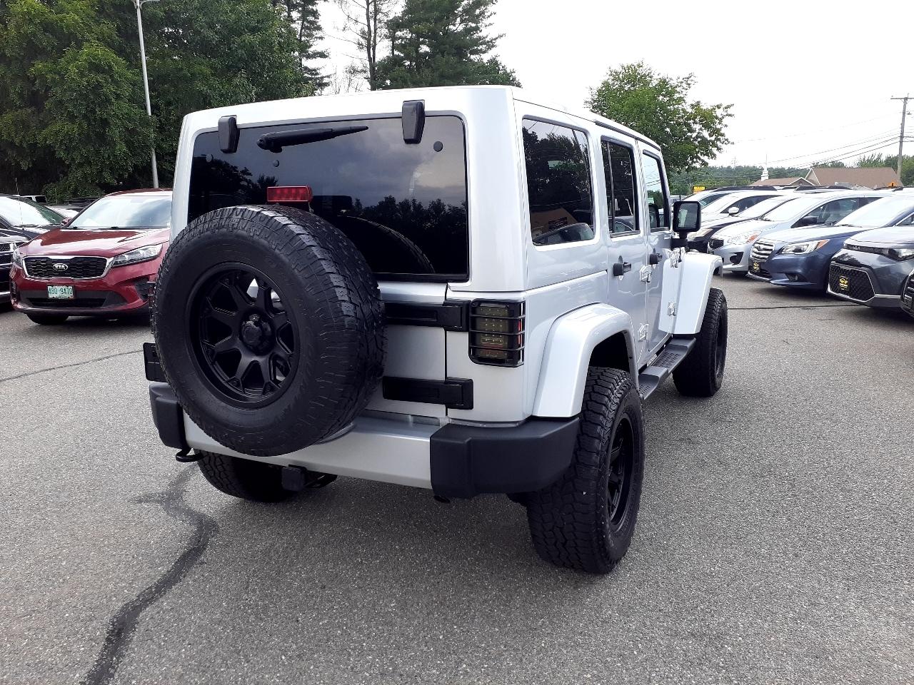 Jeep Wrangler Unlimited 4WD 4dr Sahara 2012