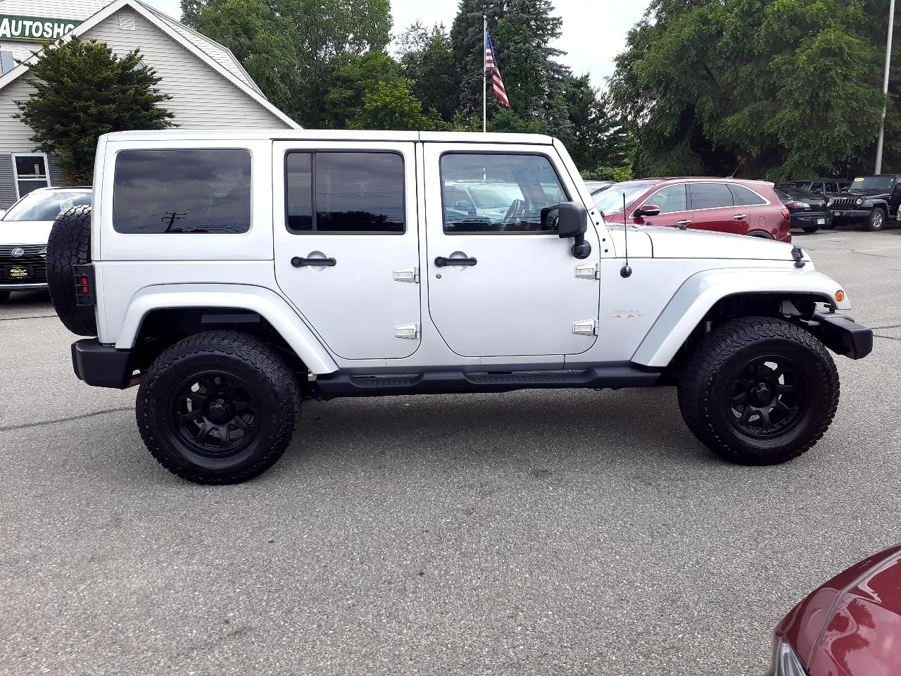 Jeep Wrangler Unlimited 4WD 4dr Sahara 2012