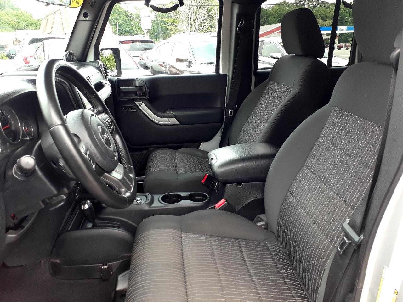 Jeep Wrangler Unlimited 4WD 4dr Sahara 2012