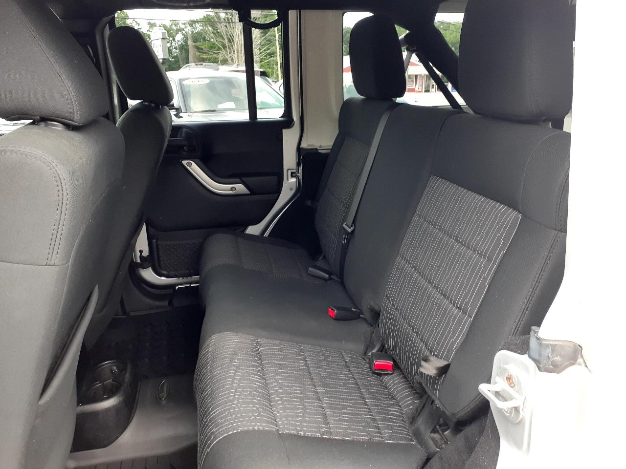 Jeep Wrangler Unlimited 4WD 4dr Sahara 2012