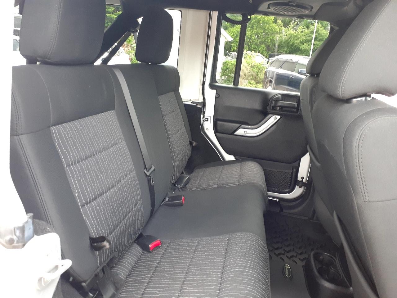 Jeep Wrangler Unlimited 4WD 4dr Sahara 2012