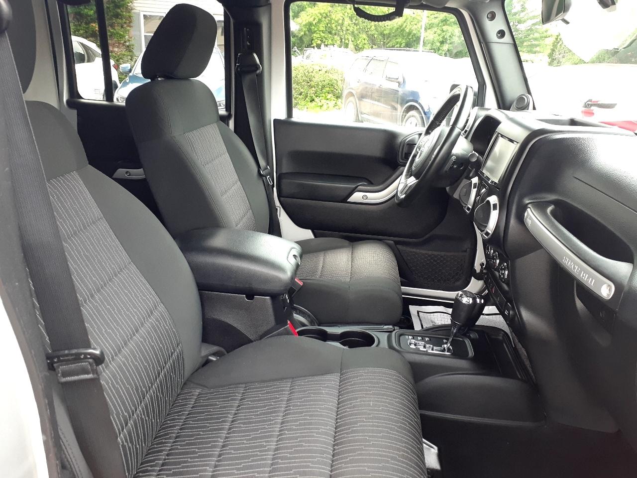 Jeep Wrangler Unlimited 4WD 4dr Sahara 2012