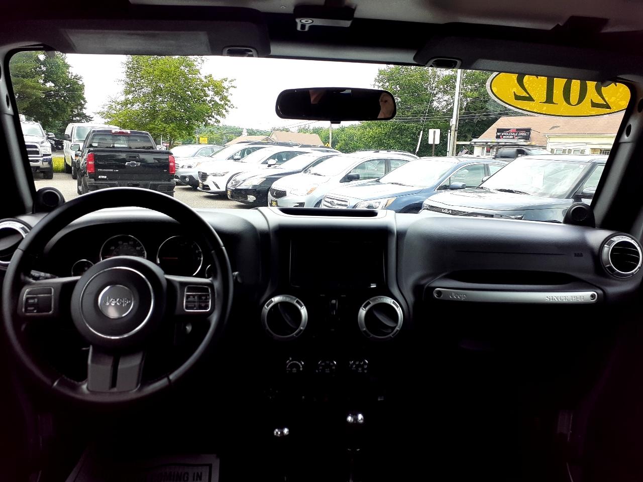 Jeep Wrangler Unlimited 4WD 4dr Sahara 2012