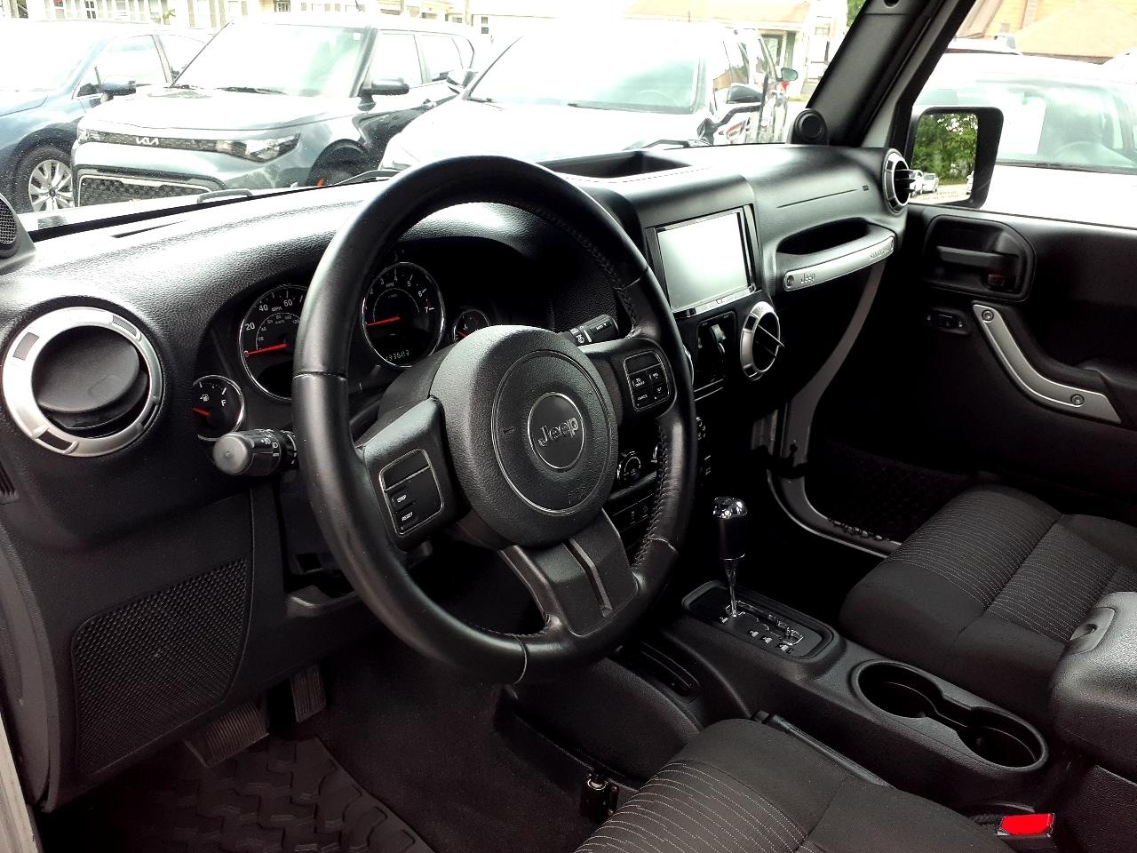 Jeep Wrangler Unlimited 4WD 4dr Sahara 2012