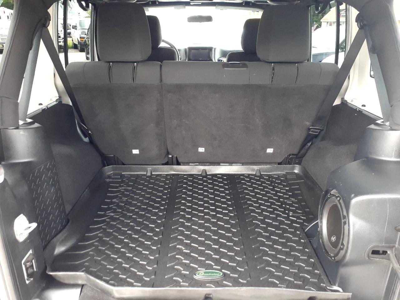 Jeep Wrangler Unlimited 4WD 4dr Sahara 2012