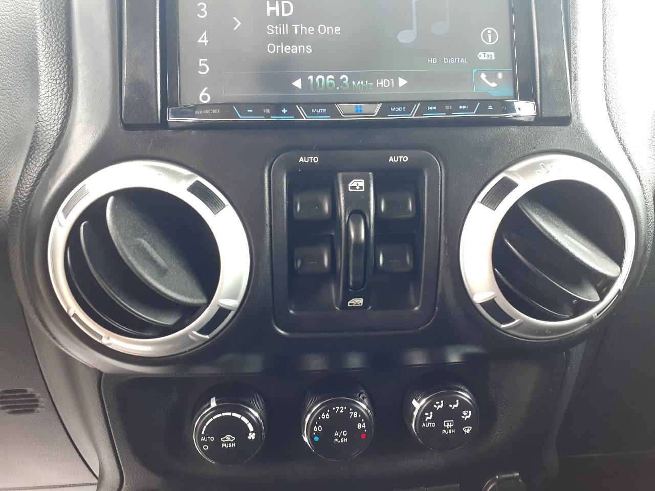 Jeep Wrangler Unlimited 4WD 4dr Sahara 2012
