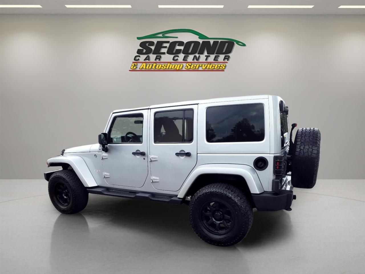 Jeep Wrangler Unlimited 4WD 4dr Sahara 2012