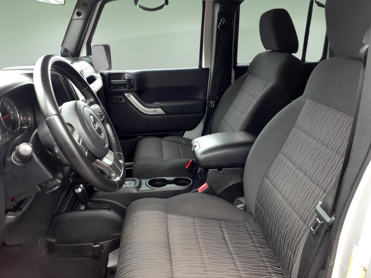 Jeep Wrangler Unlimited 4WD 4dr Sahara 2012