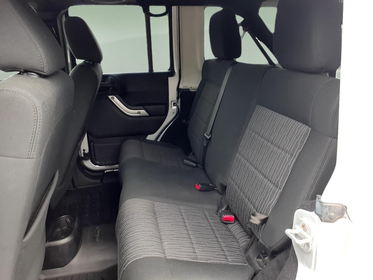 Jeep Wrangler Unlimited 4WD 4dr Sahara 2012
