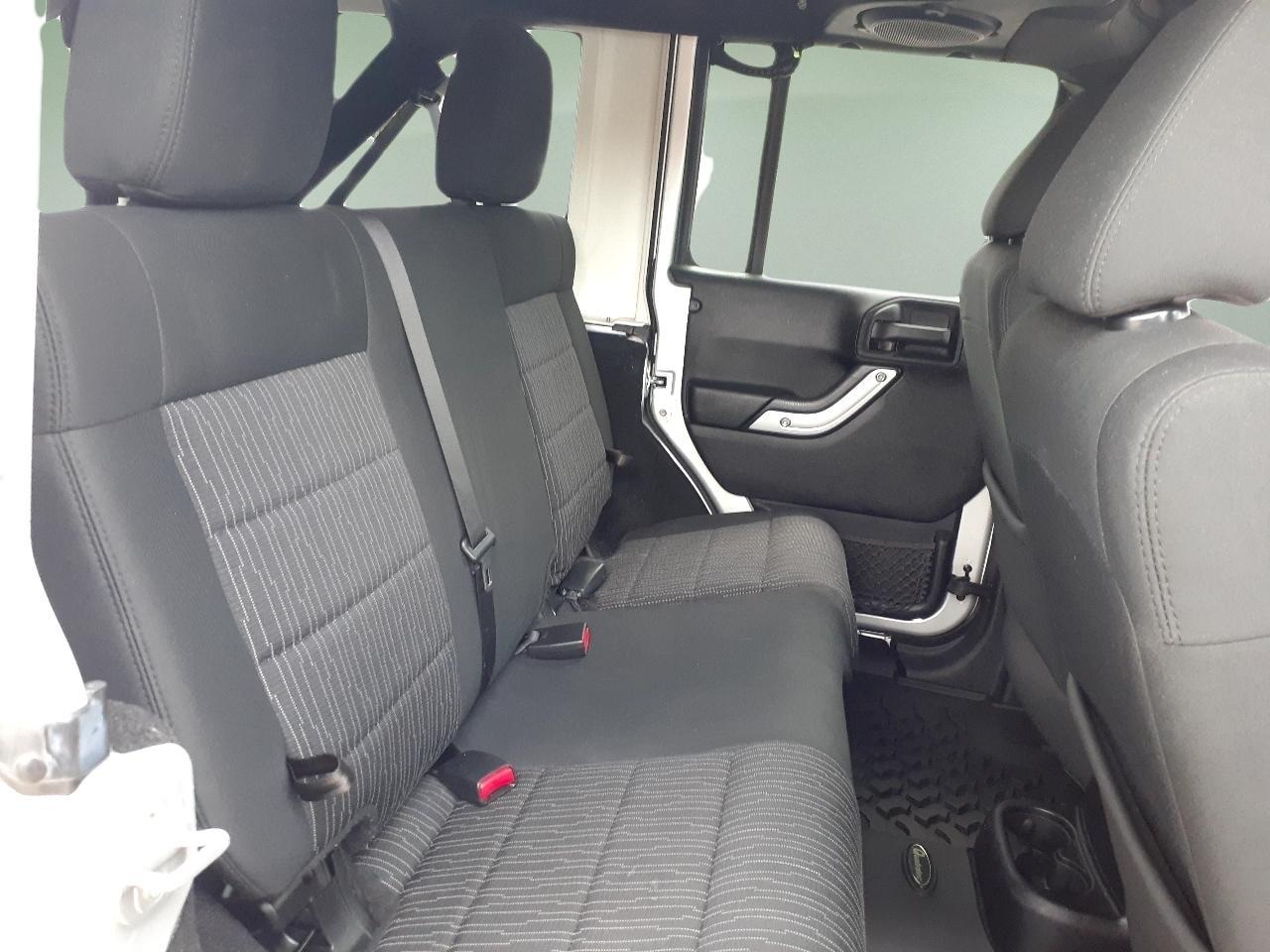Jeep Wrangler Unlimited 4WD 4dr Sahara 2012