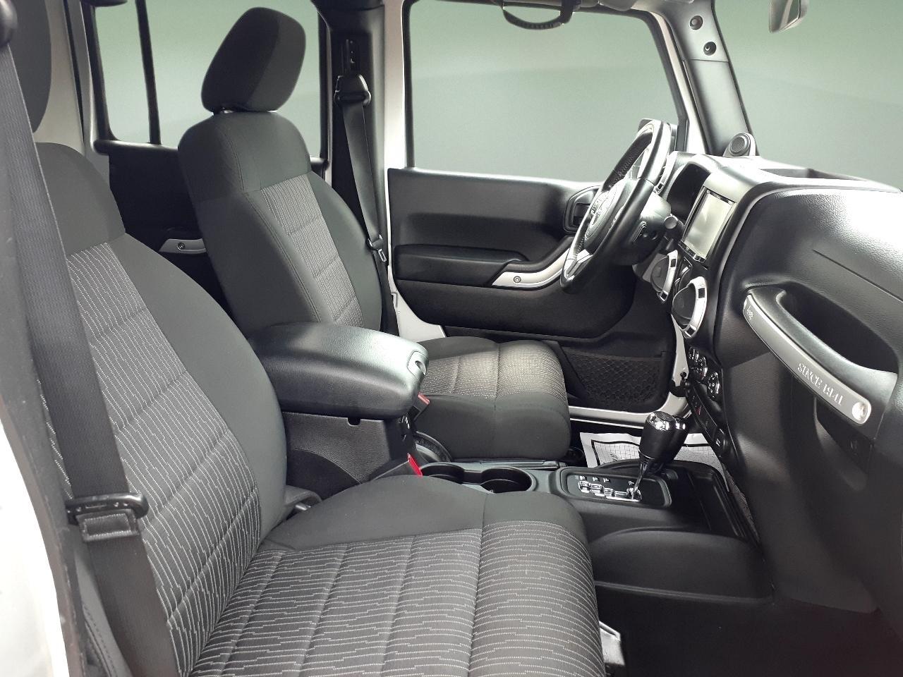 Jeep Wrangler Unlimited 4WD 4dr Sahara 2012