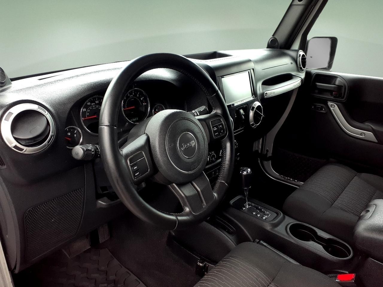 Jeep Wrangler Unlimited 4WD 4dr Sahara 2012