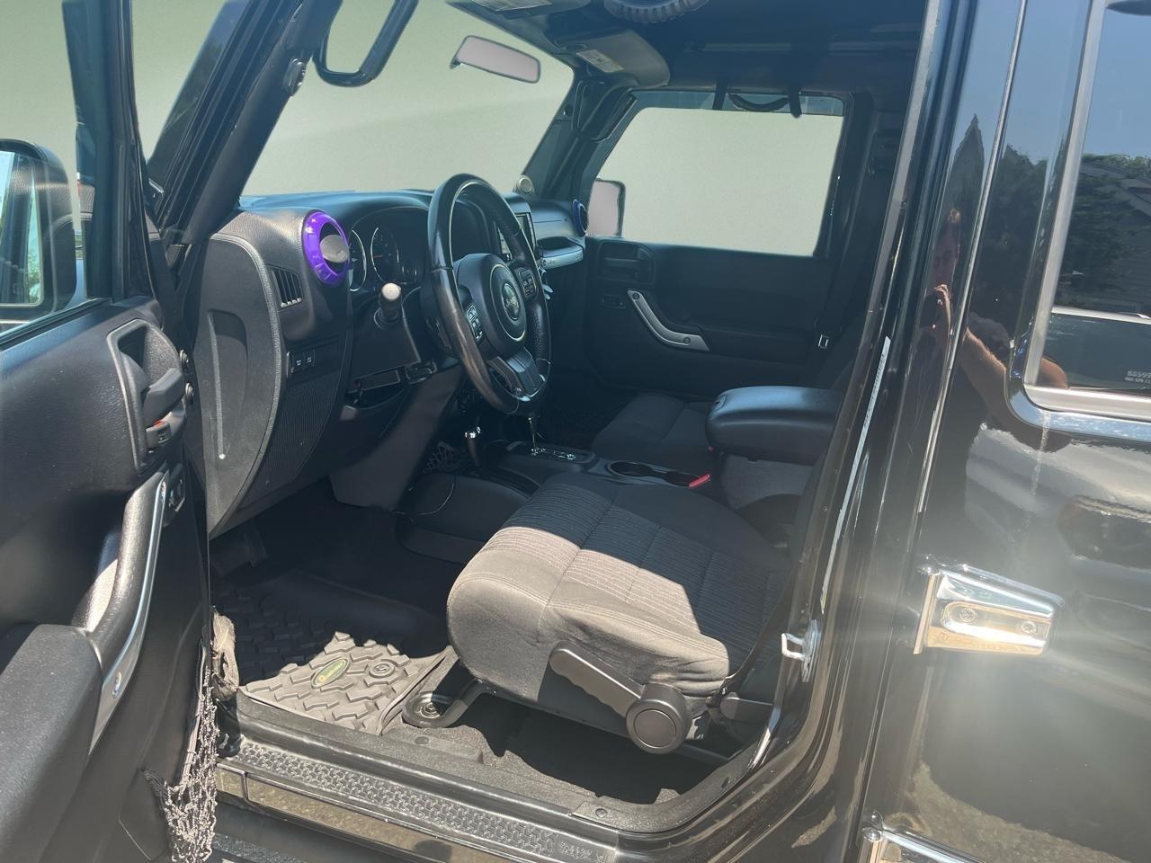 Jeep Wrangler Unlimited 4WD 4dr Rubicon 2012
