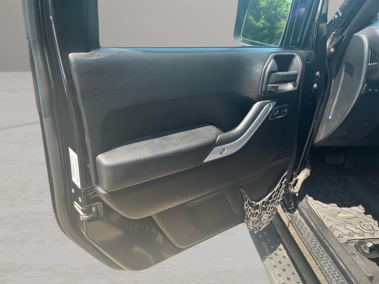 Jeep Wrangler Unlimited 4WD 4dr Rubicon 2012